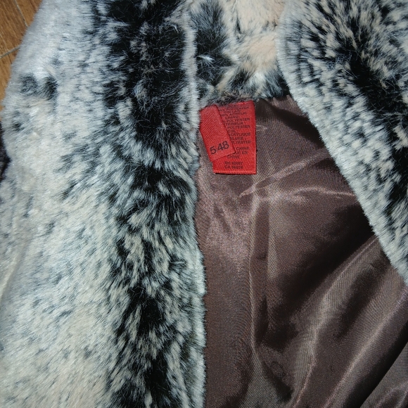 Faux fur vest - Picture 3 of 7